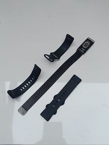 Fitbit Charge 6 + 3 Interchangeable Bands Bundle