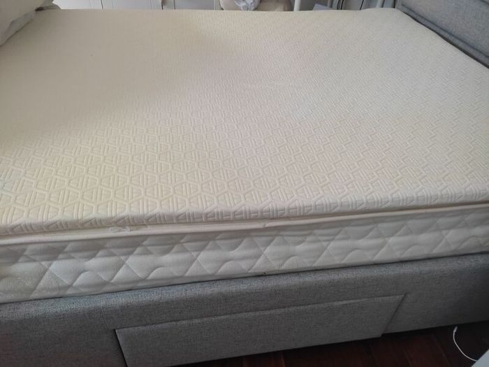 Free Double mattress + Topper