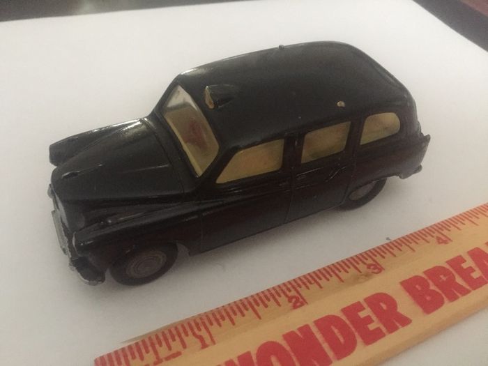 Spot-on. Tri-ang. Austin Taxi FX4.