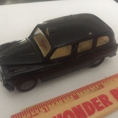 Spot-on. Tri-ang. Austin Taxi FX4.