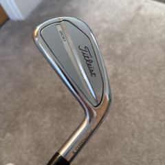 Titleist T200 4 iron, as new