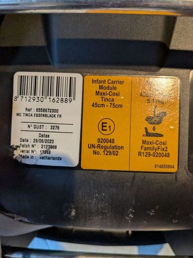 Maxi-Cosi Tinca infant car seat plus isofix base