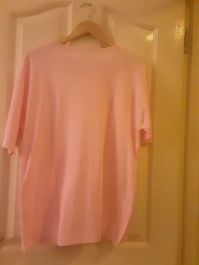 Ladies Top/Short Sleeved Top .. Size: Small/Medium