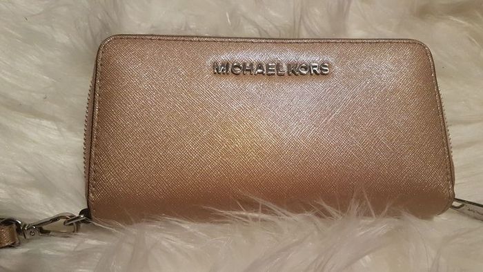 Gorgeous metallic light pink authentic Michael Kors leather cynthia satchel and jet set travel coin case both in colour "ballet"