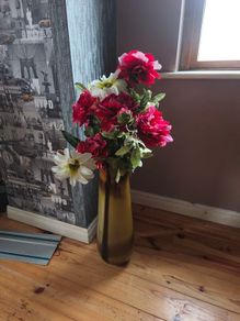flower vase with artificial flowers