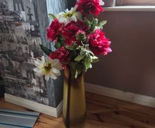 flower vase with artificial flowers
