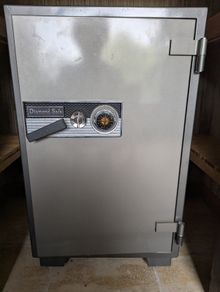 Diamond safe with combination and key