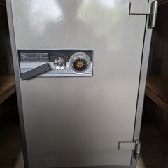 Diamond safe with combination and key