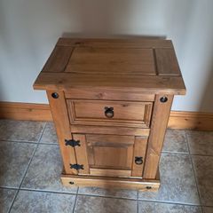 Mexican pine bedroom lockers