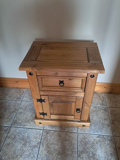 Mexican pine bedroom lockers