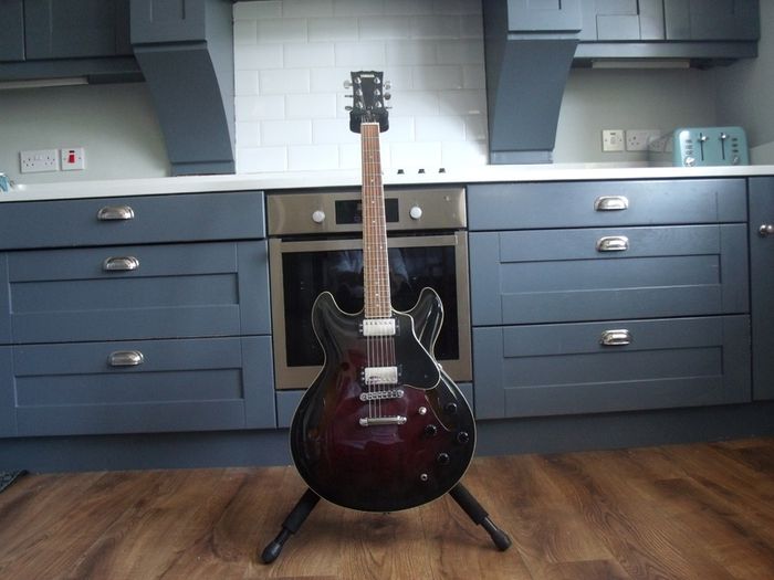 Yamaha SA 800 semi - acoustic "335" type guitar - Made in 1986