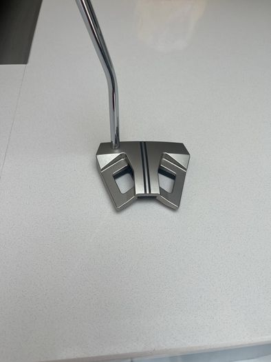33" Scotty Cameron phantom 9 putter.