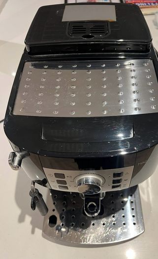 DeLonghi Magnifica Coffee Machine