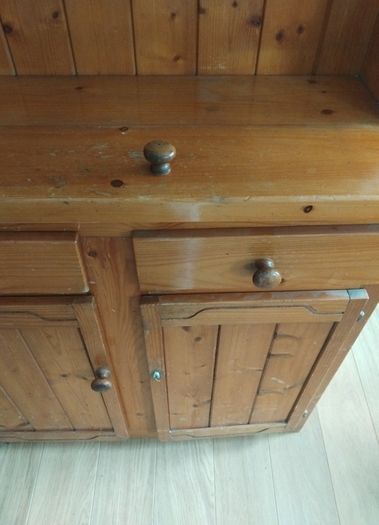 Pine dresser
