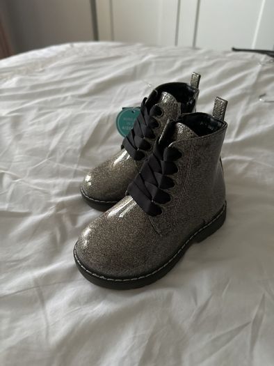Baby Boots size 6 - new