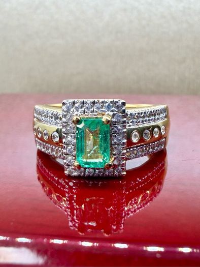 Emerald & Natural Zircon Ring