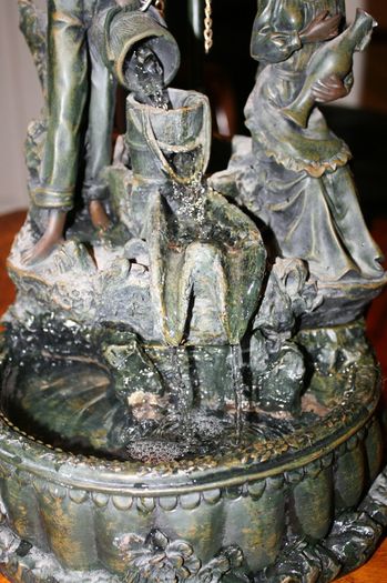 Vintage Fountain Table Lamp