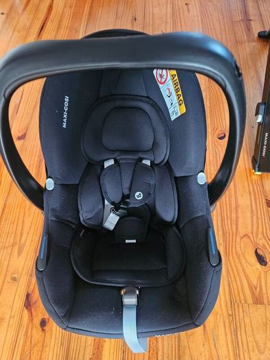 Maxi Cosi car seat & isofix base