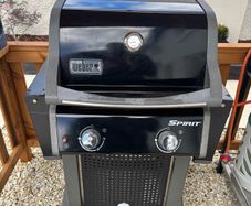 Weber E-210 Gas BBQ