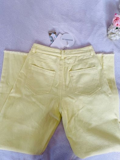 BNWT Boohoo Lemon Yellow High Rise Straight Leg Jeans Size UK 6 Raw Hem