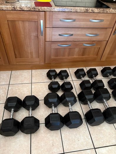 540kg Of Rubber Hex Dumbbells, Cheapest Set On Here At 1.85 Per Kg For Set! Originally 4 Euro Per Kg!!