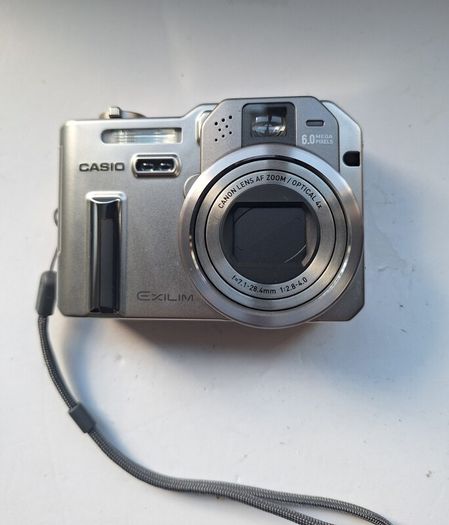 Casio Exilim EX-P600 digital camera with remote
