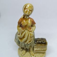 Molly Malone Wade Figurine