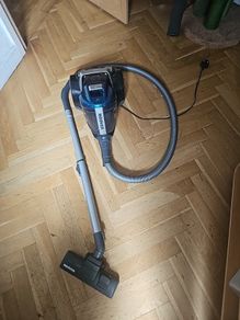 Working Hoover vacuum cleaner