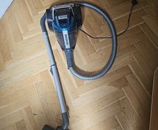 Working Hoover vacuum cleaner
