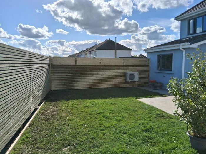 Fencing/wall toppers/Privacy screens