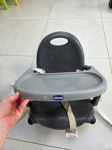 Table boaster seat