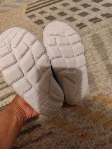 kids Nike trainers 9.5 uk