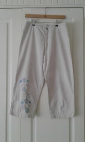vintage Beige Embroidered 3/4 Length Trousers.