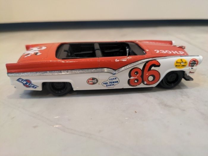 Toy car