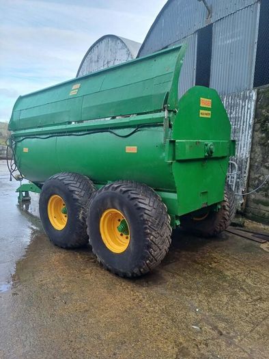 Major dung spreader