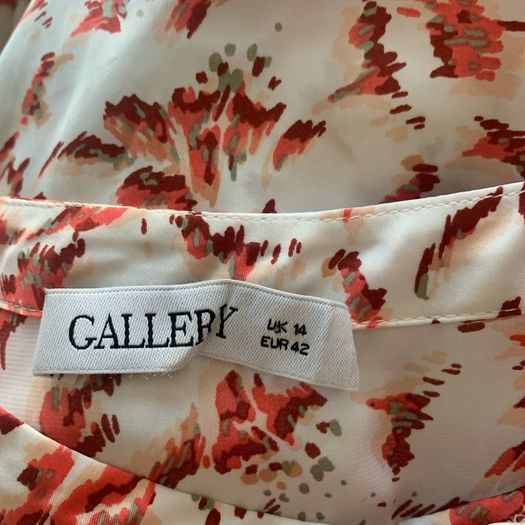 Gallery ivory/ burgundy blouse. Size 14