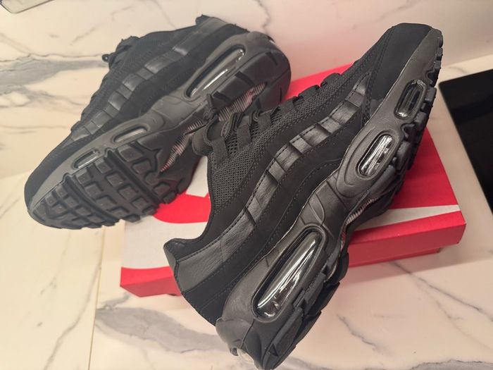 Nike Airmax 95 triple black 7.5UK