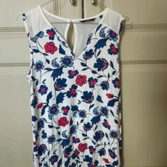 Sleeveless tops