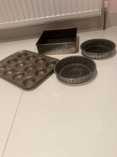Vintage 70's Baking Tins