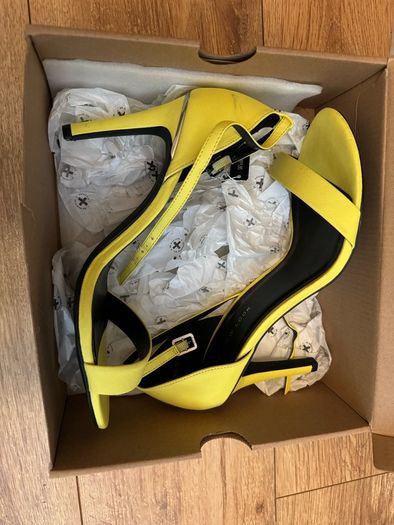 High heels size 7