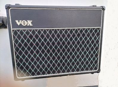 VOX  VT100 with AC30 face lift.