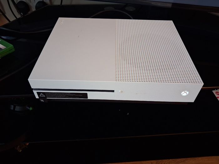 Xbox One Console And Controllers