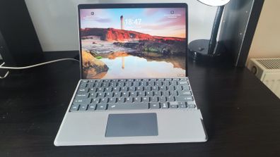 Microsoft Surface Pro 9 i5 8GB 256GB + Slim Pen + Boxed
