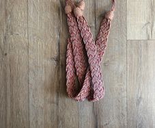 Curtain tie-back
