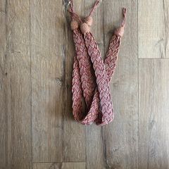 Curtain tie-back