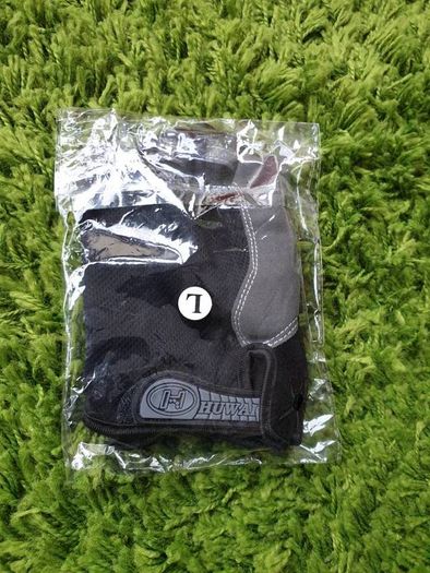 Gym gloves. Fingerless gloves. Cycling gloves. Work gloves. Carpenter gloves. Weightlifting. Workout.  Fitness.  Bodybuilding