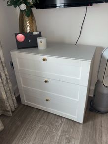 chest of drawers