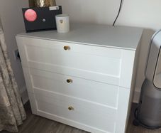 chest of drawers