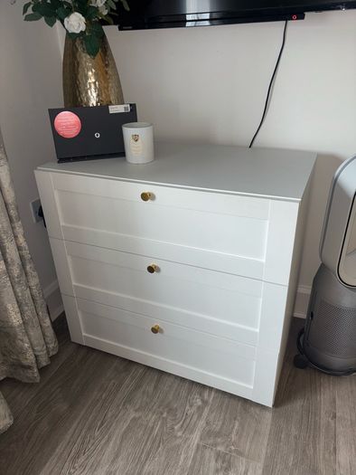 chest of drawers