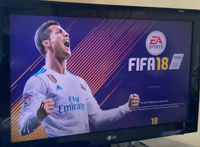 MUST GO PS4 Games Bundle - Fifa 18 & 19 (disks only)